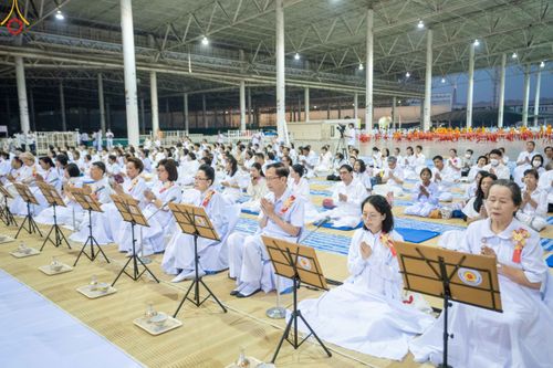 ภาพ No.188126:พิธีถวายภัตตาหารเป็นสังฆทาน แด่พระธรรมยาตรา ในโครงการธรรมยาตรา กตัญญูบูชา มหาปูชนียาจารย์ พระมงคลเทพมุนี(สด จนฺทสโร) พระผู้ปราบมาร อนุสรณ์สถาน 7 แห่ง ปีที่ 13 ณ สภาธรรมกายสากล วัดพระธรรมกาย วันที่ 2 มกราคม พ.ศ. 2568