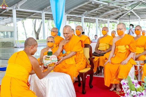 ภาพ No.84965:พิธีเจริญพระพุทธมนต์และพิธีสักการะ รูปเหมือนพระมงคลเทพมุนี (สด จนฺทสโร) ในวันที่ 5 สิงหาคม พ.ศ. 2566 ณ วัดพระธรรมกาย จ.ปทุมธานี เพื่ออัญเชิญประดิษฐาน  ณ วิหารพระมงคลเทพุนี (สด จนฺทสโร) ศูนย์ปฏิบัติธรรมภาคใต้ อ.บางกล่ำ จ.สงขลา