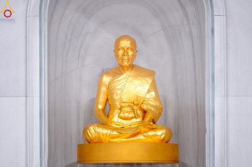 ภาพ No.189155:พระธรรมยาตราปฏิบัติธรรม และถ่ายภาพหมู่ประวัติศาสตร์ ในโครงการธรรมยาตรา กตัญญูบูชา มหาปูชนียาจารย์ พระมงคลเทพมุนี(สด จนฺทสโร) พระผู้ปราบมาร อนุสรณ์สถาน 7 แห่ง ปีที่ 13 วันที่ 4 มกราคม พ.ศ. 2568 ณ อนุสรณ์สถานมหาวิหารพระมงคลเทพมุนี (โลตัสแลนด์) อ.สองพี่น้อง