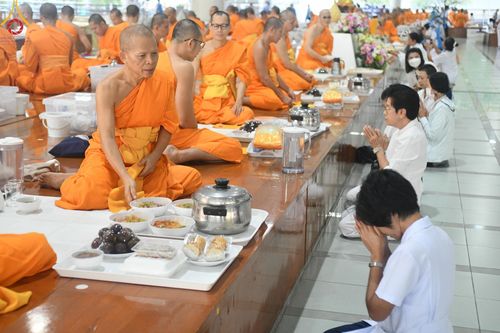 ภาพ No.157626:พิธีถวายภัตตาหารเมนูสวรรค์ ในพรรษาแห่งการเข้าถึงธรรม วันเสาร์ที่ 28 กันยายน พ.ศ. 2567 ณ หอฉันคุณยายอาจารย์ฯ วัดพระธรรมกาย