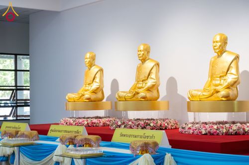 ภาพ No.160757:พิธีเจริญพระพุทธมนต์ และปิดแผ่นทองรูปเหมือน พระเดชพระคุณพระมงคลเทพมุนี (สด จนฺทสโร) พระผู้ปราบมาร จำนวน 3 องค์ วันเสาร์ที่ 5 ตุลาคม พ.ศ. 2567 ณ อาคารปลูกศรัทธา 2 (ชานชลาเดิม) วัดพระธรรมกาย อ.คลองหลวง จ.ปทุมธานี