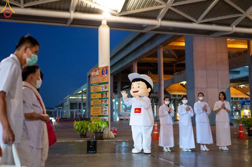 ภาพ No.105201:พิธีตักบาตรฉลองพระบวชใหม่ รุ่นบูชาธรรมมหาปูชนียาจารย์ และต้อนรับศักราชใหม่ วันจันทร์ที่ 1 มกราคม พ.ศ. 2567 ณ ลานธรรมพระมหาธรรมกายเจดีย์ วัดพระธรรมกาย