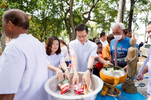 ภาพ No.250747:วันพุธที่ 8 ตุลาคม พ.ศ. 2568 พิธีทอดกฐินสามัคคีทั่วไทย 30,000 วัด โดยคณะศิษยานุศิษย์ บูชาธรรม 81 ปี หลวงพ่อธัมมชโย ณ วัดหนองโพธิ์ อ.กำแพงแสน จ.นครปฐม