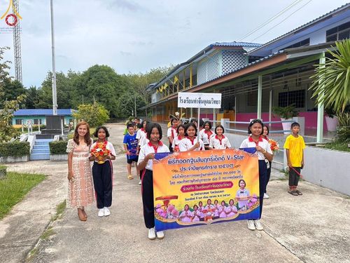 พิธีทอดกฐิน ณ วัดท่านางหอม จ.สงขลา ในโครงการทอดกฐินสามัคคีทั่วไทย 30,000 วัด บูชาธรรม 80 ปี หลวงพ่อธัมมชโย โดยคณะศิษยานุศิษย์วัดพระธรรมกาย วันที่ 27 ตุลาคม พ.ศ. 2567 กฐินสัมฤทธิ์เด็กดี V-Star โรงเรียนท่าจีนอุดมวิทยา จ.สงขลา