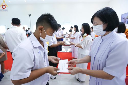 ภาพ No.107262:พิธีเจริญพระพุทธมนต์ ปฏิบัติธรรม มอบทุนการศึกษา ถวายสังฆทาน 140 วัด ณ ศุนย์ปฏิบัติธรรมพระมงคลเทพมุนี อ.สองพี่น้อง จ.สุพรรณบุรี วันเสาร์ที่ 6 มกราคม พ.ศ. 2567