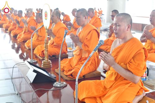 ภาพ No.198018:พิธีถวายภัตตาหารแด่พระภิกษุ สามเณร  บูชาธรรมคุณยายอาจารย์มหารัตนอุบาสิกาจันทร์ ขนนกยูง เนื่องในวาระวันคล้ายวันเกิดครบ 116 ปี วันอาทิตย์ที่ 19 มกราคม พ.ศ. 2568 ณ หอฉันคุณยายอาจารย์ฯ วัดพระธรรมกาย