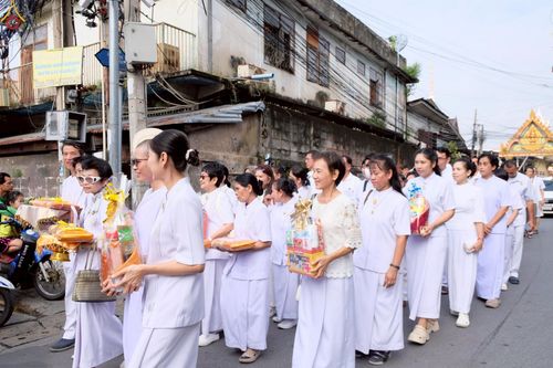 ภาพ No.254612:วันที่ 13 ตุลาคม พ.ศ. 2568 พิธีทอดกฐินสามัคคีทั่วไทย 30,000 วัด โดยคณะศิษยานุศิษย์ บูชาธรรม 81 ปี หลวงพ่อธัมมชโย ณ วัดจันทร์ใน แขวงบางคอแหลม เขตยานนาวา กรุงเทพมหานคร