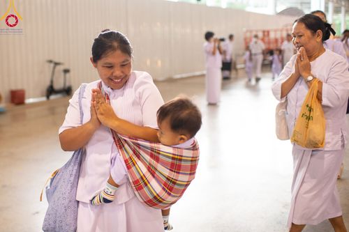 ภาพ No.99601:พิธีตักบาตรวันอาทิตย์ต้นเดือน ณ สภาธรรมกายสากล วัดพระธรรมกาย จ.ปทุมธานี วันอาทิตย์ที่ 3 ธันวาคม พ.ศ. 2566