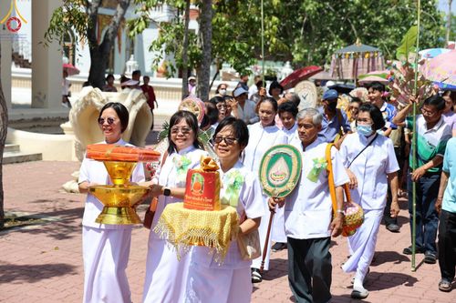 ภาพ No.171178:พิธีทอดกฐิน ณ วัดดาวดึงษ์ อ.อัมพวา จ.สมุทรสงคราม ในโครงการกฐินสามัคคีทั่วไทย 30,000 วัด บูชาธรรม 80 ปี หลวงพ่อธัมมชโย โดยคณะศิษยานุศิษย์วัดพระธรรมกาย วันที่ 27 ตุลาคม พ.ศ. 2567