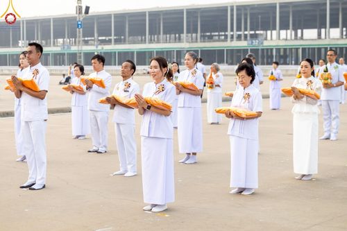 ภาพ No.216907:วันเสาร์ที่ 12 เมษายน พ.ศ. 2568 พิธีเวียนประทักษิณรอบพระมหาธรรมกายเจดีย์  พิธีวันทาเจดีย์ พิธีขอขมาและมอบผ้าไตร ในโครงการอุปสมบทหมู่ บูชาธรรมหลวงพ่อธัมมชโย, โครงการธรรมทายาท ระดับอุดมศึกษา รุ่นที่ 52 ,  โครงการบวชพระนานาชาติ AEC & WAB CEO รุ่นที่ 4 , ณ ว