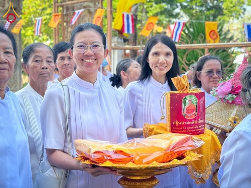 ภาพ No.181740:พิธีทอดกฐิน ณ วัดท่าทอง ต.ปากน้ำ  อ.เดิมบางนางบวช จ.สุพรรณบุรี ในโครงการทอดกฐินสามัคคีทั่วไทย 30,000 วัด บูชาธรรม 80 ปี หลวงพ่อธัมมชโย โดยคณะศิษยานุศิษย์วัดพระธรรมกาย วันที่ 2 พฤศจิกายน พ.ศ. 2567