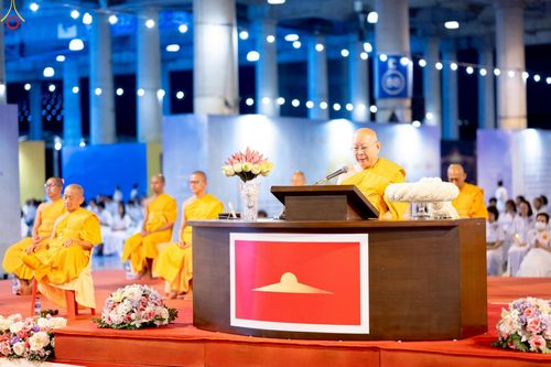 ภาพ No.244362:วันที่ 7 กันยายน พ.ศ. 2568 พิธีฉลองชัยสวดมนต์บทธัมมจักกัปปวัตตนสูตร 7,681,108,108 จบ ณ มหารัตนวิหารคด วัดพระธรรมกาย