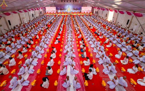 พิธีขอขมา มอบบาตรและผ้าไตร ธรรมทายาทชาวอินโดนีเซียกว่า 1,000 คน ณ มหาเจดีย์บุโรพุทโธ ประเทศอินโดนีเซีย ในวันที่ 19 ธันวาคม พ.ศ. 2566