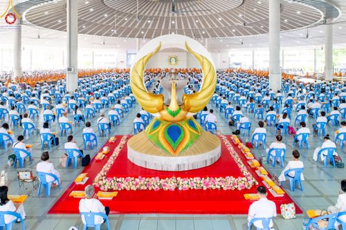 ภาพ No.91507:พิธีบุพเปตพลี ครั้งที่ 142 ร่วมอุทิศบุญแด่หมู่ญาติที่ล่วงลับไปแล้ว และสืบทอดอายุพระพุทธศาสนา วันอาทิตย์ที่ 29 ตุลาคม พ.ศ. 2566 (วันพระขึ้น 15 ค่ำ เดือน 11) ณ หอฉันคุณยายอาจารย์ฯ วัดพระธรรมกาย