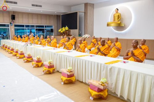 พิธีถวายภัตตาหารเป็นสังฆทาน แด่คณะพระธรรมยาตราฯ ในโครงการธรรมยาตราอัญเชิญพระบรมสารีริกธาตุ ประดิษฐาน ณ มหารัตนเจดีย์สิริปทุมสวรรค์ อ.บางกล่ำ จ.สงขลา วันที่ 8 มีนาคม พ.ศ. 2567