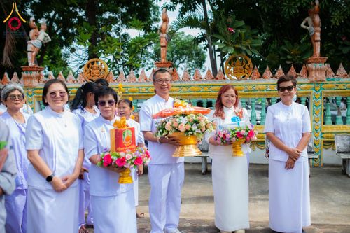 ภาพ No.178330:พิธีทอดกฐิน ณ วัดหัวโพธิ์ ต.หัวโพธิ์ อ.สองพี่น้อง จ.สุพรรณบุรี ในโครงการทอดกฐินสามัคคีทั่วไทย 30,000 วัด บูชาธรรม 80 ปี หลวงพ่อธัมมชโย โดยคณะศิษยานุศิษย์วัดพระธรรมกาย วันที่ 9 พฤศจิกายน พ.ศ. 2567