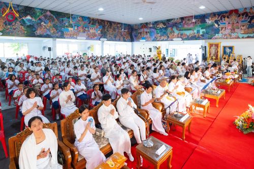 ภาพ No.197403:พิธีทอดผ้าป่าทำนุบำรุงศาสนสถาน ณ วัดโบสถ์(บน) ตำบลบางคูเวียง อำเภอบางกรวย จังหวัดนนทบุรี ในโครงการธรรมยาตรา กตัญญูบูชา มหาปูชนียาจารย์ พระมงคลเทพมุนี(สด จนฺทสโร) พระผู้ปราบมาร อนุสรณ์สถาน 7 แห่ง ปีที่ 13 วันที่ 17 มกราคม พ.ศ. 2568