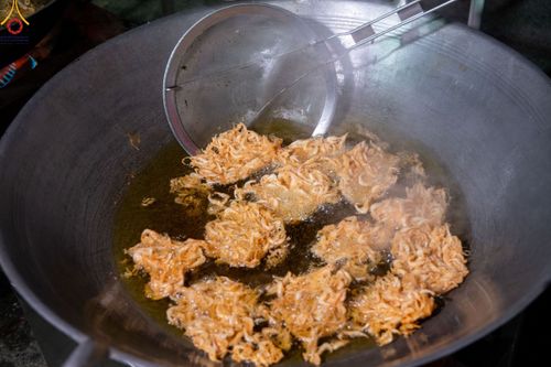 ภาพ No.190378:สาธุชนถวายภัตตาหารเป็นสังฆทาน แด่พระธรรมยาตรา ณ อนุสรณ์สถานมหาวิหารพระมงคลเทพมุนี (โลตัสแลนด์) อ.สองพี่น้อง จ.สุพรรณบุรี ในโครงการธรรมยาตรา กตัญญูบูชา มหาปูชนียาจารย์ พระมงคลเทพมุนี(สด จนฺทสโร) พระผู้ปราบมาร แห่ง ปีที่ 13 วันที่ 7 มกราคม พ.ศ.2568