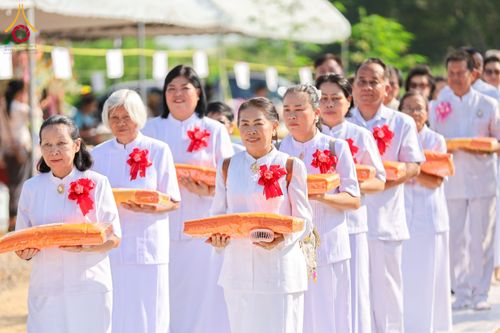 ภาพ No.175242:พิธีทอดปฐมกฐิน ธุดงคสถานวังทรายพูน เขาพนมพาธัมมานุสรณ์ พุทธันดรสุวรรณภูมิ  ต.หนองพระ อ.วังทรายพูน จ.พิจิตร ในโครงการกฐินสามัคคีทั่วไทย 30,000 วัด บูชาธรรม 80 ปี หลวงพ่อธัมมชโย โดยคณะศิษยานุศิษย์วัดพระธรรมกาย วันที่ 14 พฤศจิกายน พ.ศ. 2567