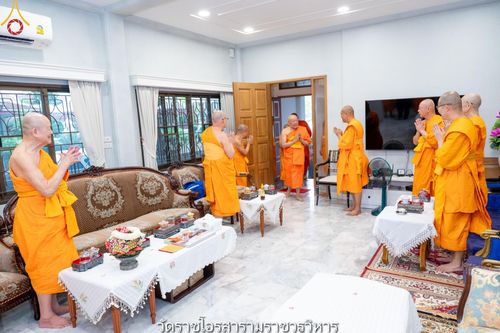 ภาพ No.145827:คณะสงฆ์วัดพระธรรมกาย ทำวัตรพระผู้ใหญ่ ในเทศกาลเข้าพรรษา วันจันทร์ที่ 22 กรกฎาคม พ.ศ. 2567