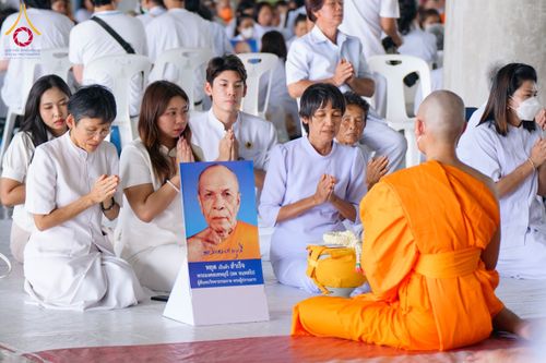 ภาพ No.62515:พิธีถวายบาตรเเละไทยธรรม ในโครงการอุปสมบทหมู่ บูชาธรรมหลวงพ่อธัมมชโย พ.ศ.2567 ณ ลานธรรม พระมหาธรรมกายเจดีย์ วันที่ 13 เมษายน พ.ศ.2567