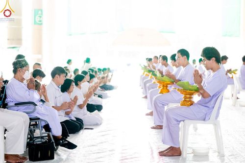 ภาพ No.159657:พิธีตัดปอยผมปลงผมนาคธรรมทายาท, พิธีบรรพชาอุปสมบทหมู่ โครงการอุปสมบทหมู่บูชาธรรม 140 ปี พระมงคลเทพมุนี (สด จนฺทสโร) ณ โบสถ์พระไตรปิฏก วัดพระธรรมกาย วันเสาร์ที่ 5 ตุลาคม พ.ศ. 2567