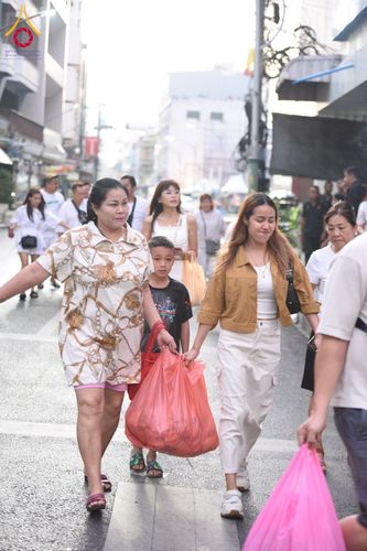 ภาพ No.147822:มหาสังฆทานครั้งยิ่งใหญ่ ตักบาตรพระ 10,000 รูป คณะสงฆ์ 4 ประเทศ 14 จังหวัดภาคใต้ วันอาทิตย์ที่ 11 สิงหาคม พ.ศ. 2567 ณ นิพัทธ์อุทิศ 3 ใจกลางนครหาดใหญ่ จ.สงขลา