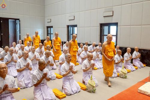 ภาพ No.229106:วันเสาร์ที่ 14 มิถุนายน พ.ศ. 2568 พิธีบรรพชา , พิธีถวายบาตร , พิธีอุปสมบท ในโครงการบรรพชาอุปสมบทหมู่ ผู้บริหารรุ่นที่ 15 และ อุดมศึกษา รุ่นที่ 52 ณ โบสถ์พระไตรปิฎก วัดพระธรรมกาย