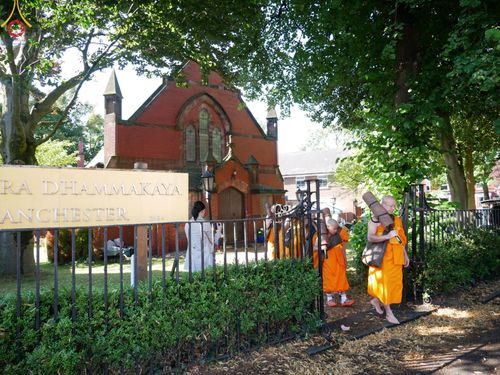 ภาพ No.148753:คณะสงฆ์และสามเณร วัดพระธรรมกายแมนเชสเตอร์  สหราชอาณาจักร จัดเดินธรรมยาตราที่ Peak District National Park , New Mills central , Upper Derwent Visitor Centre, Hope Valley วันอังคารที่ 6 สิงหาคม พ.ศ. 2567