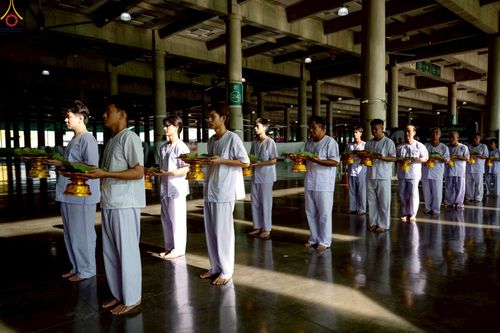 ภาพ No.248556:วันที่ 28 กันยายน พ.ศ. 2568 พิธีตัดปอยผม และปลงผม โครงการอุปสมบทบูชาธรรม 141 ปี พระมงคลเทพมุนี ณ วิหารคด วัดพระธรรมกาย