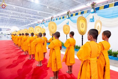 ภาพ No.153152:พิธีมุทิตาสักการะ พระภิกษุ-สามเณร ผู้สอบไล่ได้เปรียญธรรม ประโยค 1-2 ถึงประโยค ป.ธ.9 และบาลีศึกษา ประโยค1-2 ถึง บ.ศ.9 , พิธีมอบดวงแก้วสามเณรผู้ทรงบาลีไวยากรณ์ วัดพระธรรมกาย และ ศูนย์ส่งเสริมศีลธรรมในประเทศและต่างประเทศ วันอาทิตย์ที่ 8 กันยายน พ.ศ.2567