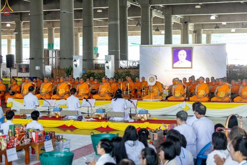 ภาพ No.88520:พิธีตักบาตรฉลองพระใหม่ โครงการอุปสมบทหมู่บูชาธรรมครบรอบ 106 ปี วันครูผู้ค้นพบวิชชาธรรมกาย ณ มหารัตนวิหารคด 11 วัดพระธรรมกาย ในวันอาทิตย์ ที่ 24 กันยายน พ.ศ. 2566