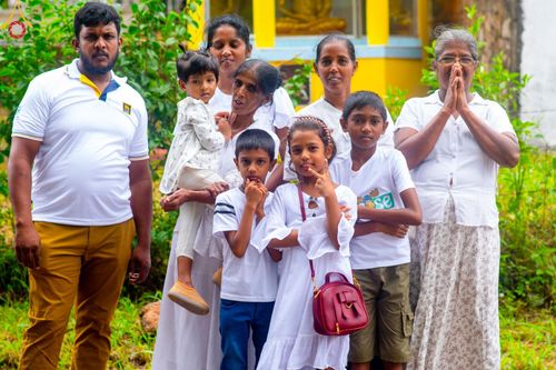 ภาพ No.140640:PhotoStory มหาศรัทธา ธรรมยาตราศรีลังกา EP.4 โครงการสยาม-ลังกา ธรรมยาตรา ฉลองเทศกาลวิสาขบูชาแห่งชาติ ศรีลังกา  บูชาธรรม 80 ปีหลวงพ่อธัมมชโย เส้นทางจาก เมืองดัมบูลลา ไปยัง เมืองมาตะเล  ตั้งแต่วันที่ 17-20 พฤษภาคม พ.ศ. 2567