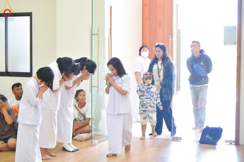 ภาพ No.133306:พิธีบรรพชาสามเณร ในโครงการบรรพชาสามเณร ฟื้นฟูพระพุทธศาสนาทั่วไทย ณ ศูนย์ปฏิบัติธรรมจันทบุรี วันพุธที่ 3 เมษายน พ.ศ. 2567