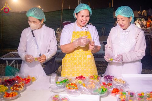 ภาพ No.199322:พิธีถวายภัตตาหารเป็นสังฆทาน แด่พระธรรมยาตรา ณ อนุสรณ์สถานบางปลา วัดบางปลา อำเภอบางเลน จังหวัดนครปฐม ในโครงการธรรมยาตรา กตัญญูบูชา มหาปูชนียาจารย์ พระมงคลเทพมุนี(สด จนฺทสโร) พระผู้ปราบมาร อนุสรณ์สถาน 7 แห่ง ปีที่ 13 วันที่ 22 มกราคม พ.ศ. 2568