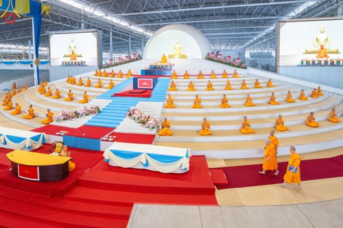 ภาพ No.102756:พิธีรับมอบต้นสมบัติจักรพรรดิ เพื่องานเผยแผ่พระพุทธศาสนาวิชชาธรรมกายไปทั่วโลก แด่ศูนย์ส่งเสริมศีลธรรมทั่วโลก 224 แห่ง วันอาทิตย์ที่ 17 ธันวาคม พ.ศ. 2566 ณ สภาธรรมกายสากล วัดพระธรรมกาย