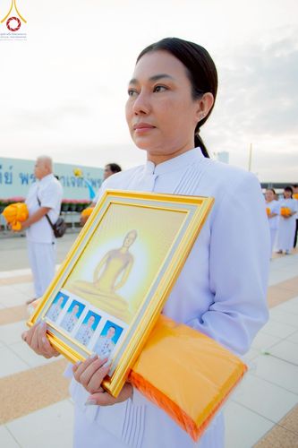 ภาพ No.214907:วันเสาร์ที่ 5 เมษายน พ.ศ. 2568 พิธีเวียนประทักษิณรอบพระมหาธรรมกายเจดีย์  พิธีวันทาเจดีย์ พิธีขอขมาและมอบผ้าไตร ในโครงการบรรพชาสามเณรฟื้นฟูพระพุทธศาสนาทั่วไทย , โครงการหน่อแก้วเปรียญธรรม รุ่นที่ 13 ,  โครงการสามเณรยุวธรรมทายาท รุ่นที่ 33 , โครงการสามเณรมั