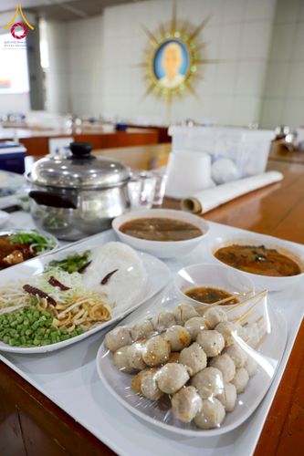 ภาพ No.243799:วันที่ 6 กันยายน พ.ศ. 2568 พิธีถวายภัตตาหารเมนูสวรรค์ เพื่อการบรรลุธรรม ณ หอฉันคุณยายอาจารย์ฯ วัดพระธรรมกาย