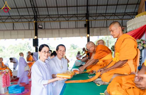 ภาพ No.176904:พิธีทอดกฐิน ณ วัดศรีวรรณวนาราม จ.ปทุมธานี ในโครงการทอดกฐินสามัคคีทั่วไทย 30,000 วัด บูชาธรรม 80 ปี หลวงพ่อธัมมชโย โดยคณะศิษยานุศิษย์วัดพระธรรมกาย วันที่ 2 พฤศจิกายน พ.ศ. 2567