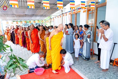 ภาพ No.175817:พิธีทอดผ้าป่าสมทบกฐิน ณ วัดศรีสุมนะ วิเวกรามายา เมืองมาตะเล ศรีลังกา โดยมูลนิธิธรรมกาย ในนามหลวงพ่อธัมมชโย วันที่ 8 พฤศจิกายน พ.ศ. 2567