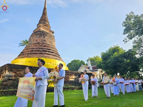 ภาพ No.169669:พิธีทอดกฐิน ณ วัดตระพังทอง ตำบลเมืองเก่า อำเภอเมือง จังหวัดสุโขทัย (มีอายุเก่าแก่ 741ปี) ในโครงการกฐินสามัคคีทั่วไทย 30,000 วัด บูชาธรรม 80 ปี หลวงพ่อธัมมชโย โดยคณะศิษยานุศิษย์วัดพระธรรมกาย วันที่ 26 ตุลาคม พ.ศ. 2567