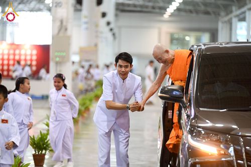 ภาพ No.261164:วันอาทิตย์ที่ 5 ตุลาคม พ.ศ. 2568 พิธีจุดเทียนใจ ไฟนิรันด์ อนันตชัย ณ สภาธรรมกายสากล วัดพระธรรมกาย