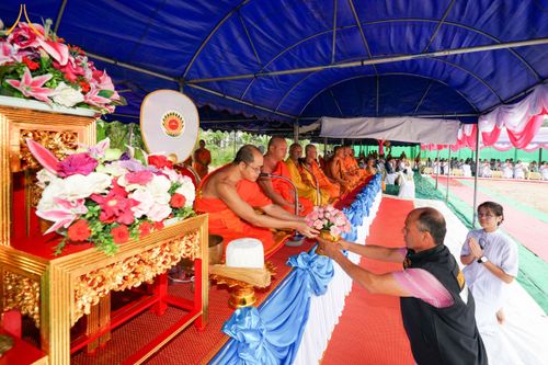 ภาพ No.174055:พิธีวางศิลาฤกษ์มหาสมบัติ โปรยรัตนชาติบ่อมงคลเศรษฐี ติดแผ่นทอง ลูกนิมิต - ช่อฟ้า เพื่อสถาปนาสร้างอุโบสถ บูชาธรรม 80 ปีหลวงพ่อธัมมชโย ณ วัดทุ่งเจริญธรรม อ.อมก๋อย จ.เชียงใหม่ วันที่ 8 พฤศจิกายน พ.ศ. 2567