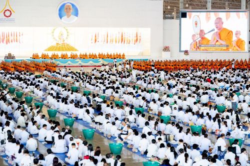 ภาพ No.158887:พิธีตักบาตร ในวันอาทิตย์ต้นเดือน วันที่ 6 ตุลาคม พ.ศ. 2567 ณ สภาธรรมกายสากล วัดพระธรรมกาย