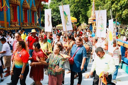 ภาพ No.182050:พิธีทอดกฐิน ณ วัดป่ารัง จ.นครราชสีมา ในโครงการทอดกฐินสามัคคีทั่วไทย 30,000 วัด บูชาธรรม 80 ปี หลวงพ่อธัมมชโย โดยคณะศิษยานุศิษย์วัดพระธรรมกาย วันที่ 7 พฤศจิกายน พ.ศ. 2567