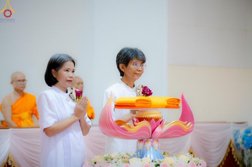 ภาพ No.142321:พิธีทอดผ้าป่าเพื่องานพระพุทธศาสนา , พิธีเจริญพระพุทธมนต์ , พิธีถวายสังฆทานแด่คณะสงฆ์ น้อมบูชาธรรม 80 ปี หลวงพ่อธัมมชโย และครบรอบ 12 ปี ธรรมอุทยานบ้านแป้ง อำเภอพรหมบุรี จังหวัดสิงห์บุรี ในวันเสาร์ที่ 22 มิถุนายน พ.ศ. 2567