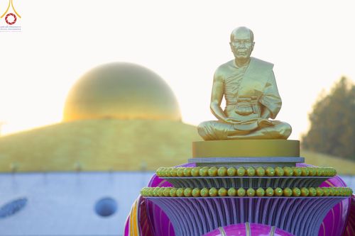 ภาพ No.104350:พระธรรมยาตราร่วมปฏิบัติธรรม และถ่ายภาพหมู่ประวัติศาสตร์ หน้ามหาวิหารพระมงคลเทพมุนี วันที่ 27 ธันวาคม พ.ศ. 2566