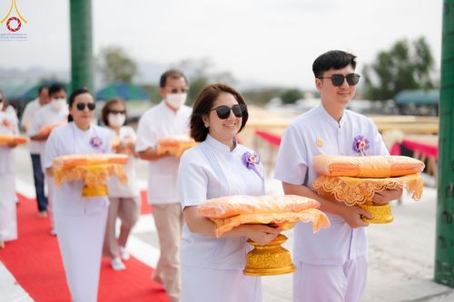 ภาพ No.123947:พิธีทอดผ้าป่า ปิดแผ่นทองค้ำฟ้า ครบรอบ 1 ปี สถาปนาอาคาร 80 ปี หลวงพ่อธัมมชโย ณ ศูนย์ปฏิบัติธรรมวิหารแดง ตำบลเจริญธรรม อำเภอวิหารแดง จ.สระบุรี วันที่ 18 กุมภาพันธ์ พ.ศ. 2567