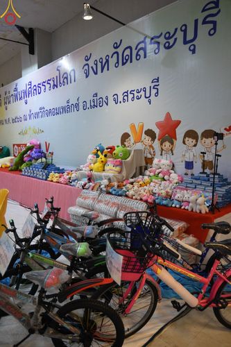 ภาพ No.102287:วันรวมพลังเด็กดี ผู้นำฟื้นฟูศีลธรรมโลก จังหวัดสระบุรี ณ ห้างทวีกิจคอมเพล็กซ์  อ.เมือง จ.สระบุรี วันพุธที่ 13 ธันวาคม พ.ศ. 2566