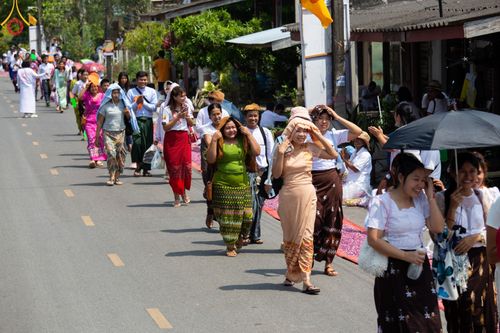 ภาพ No.128960:พระธรรมยาตราเดินธรรมยาตรา ณ ชุมชนรอบศูนย์ปฏิบัติธรรมภาคใต้ อ.บางกล่ำ จ.สงขลา วันที่ 10 มีนาคม พ.ศ. 2567